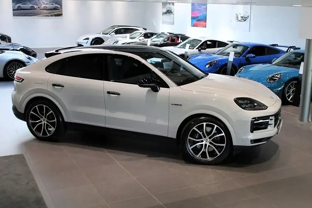 Porsche Cayenne E-Hybrid Coupe - Thumbnail 4