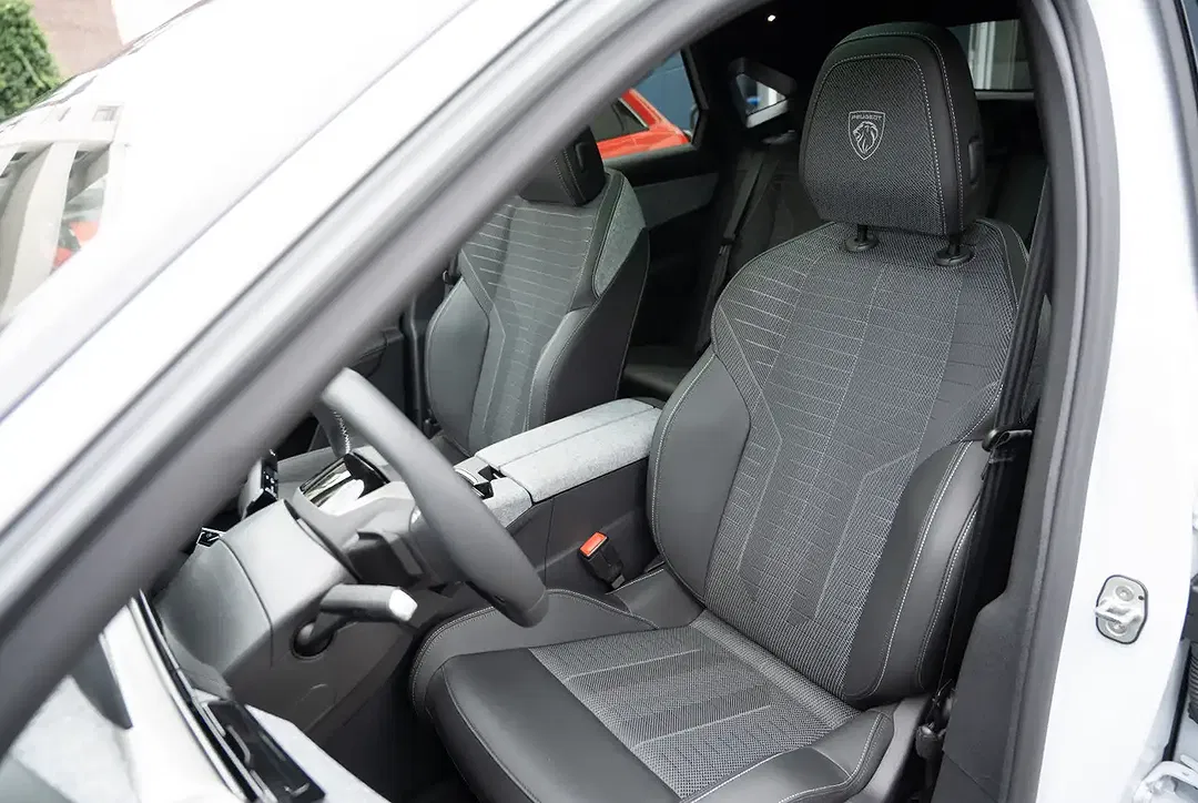 Peugeot 5008 145 e-DSC6 Hybrid GT - Thumbnail 6