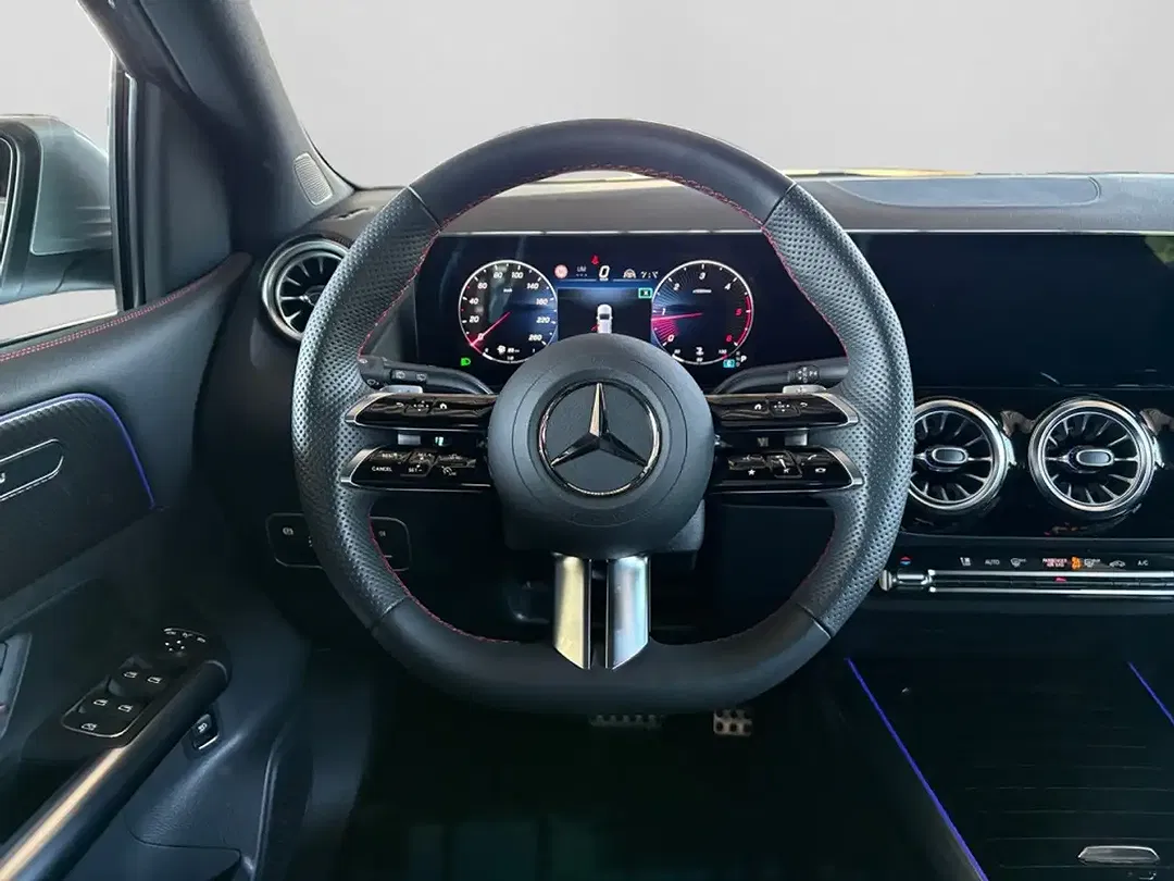 Mercedes-Benz B 200 - Thumbnail 13