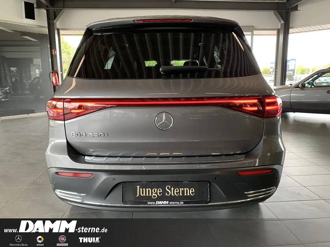Mercedes-Benz EQB 250 - Thumbnail 8