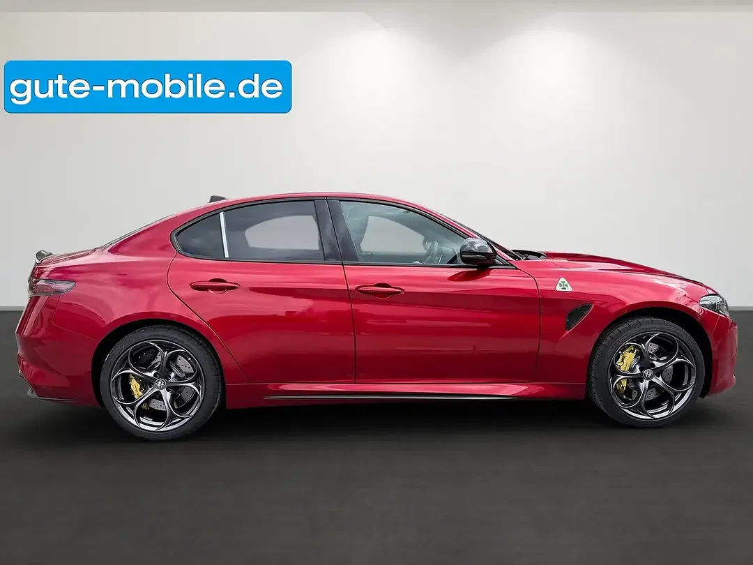 Alfa Romeo Giulia Quadrifoglio - Thumbnail 11