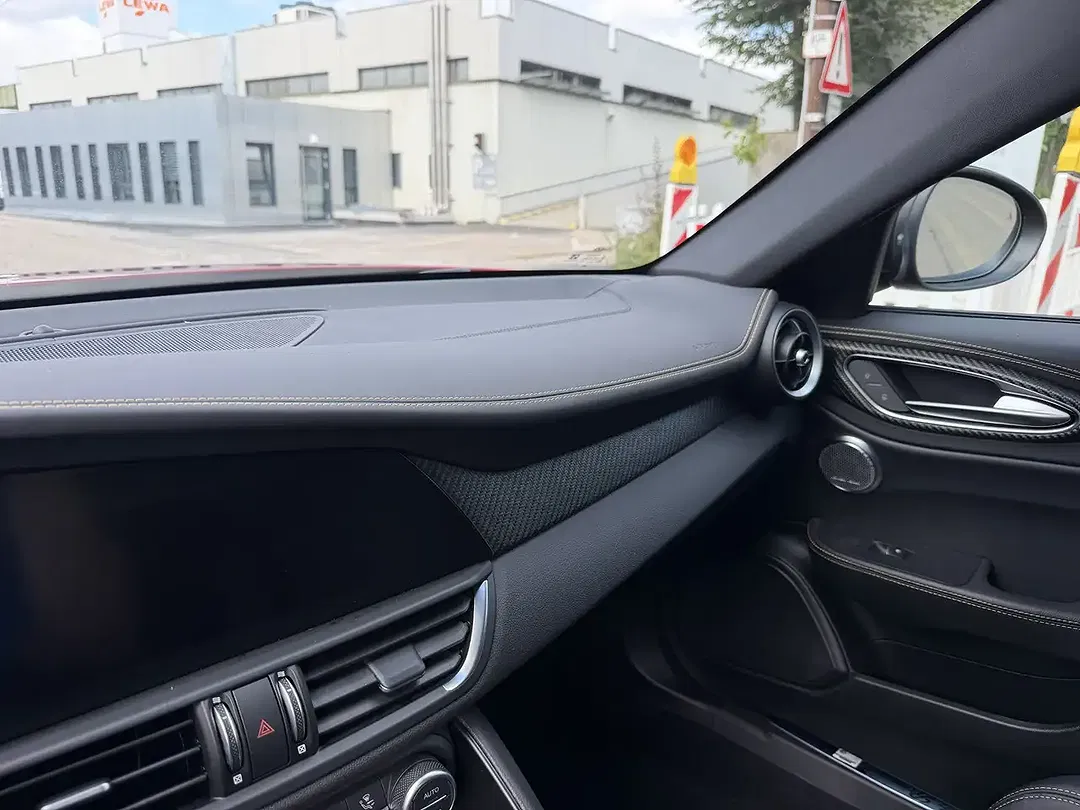 Alfa Romeo Giulia Quadrifoglio - Thumbnail 22