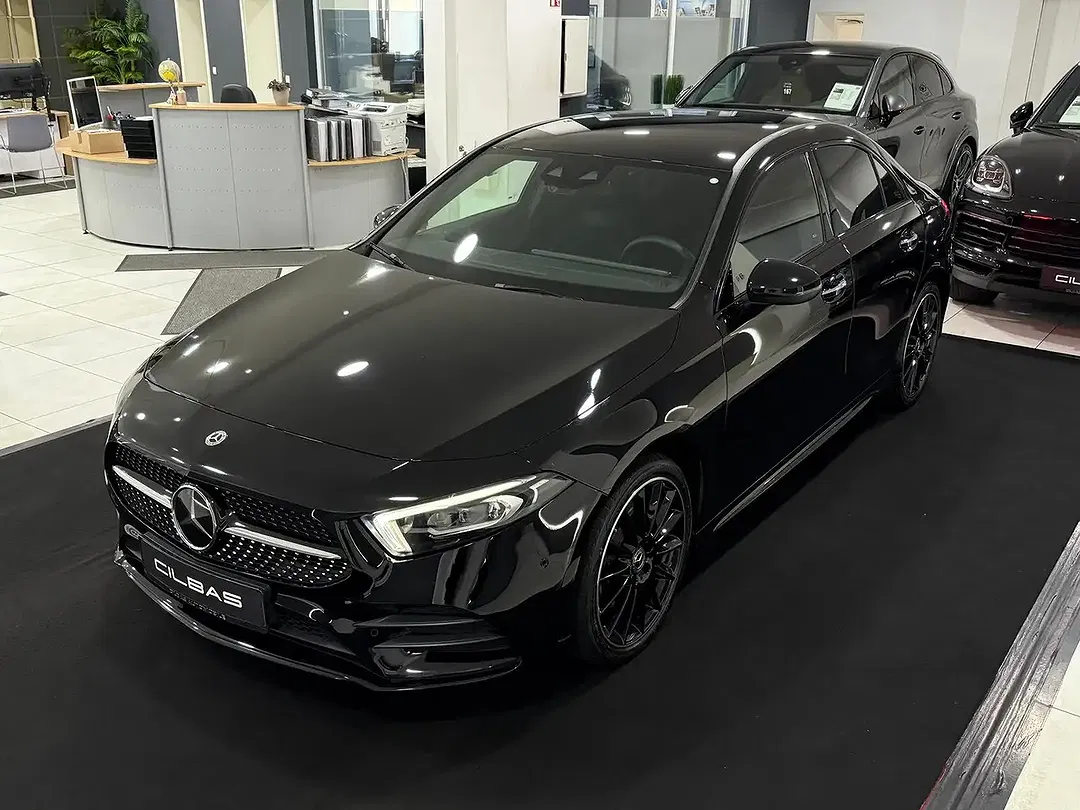 Mercedes-Benz A 250 9G-TRONIC AMG Line Night - Thumbnail 1