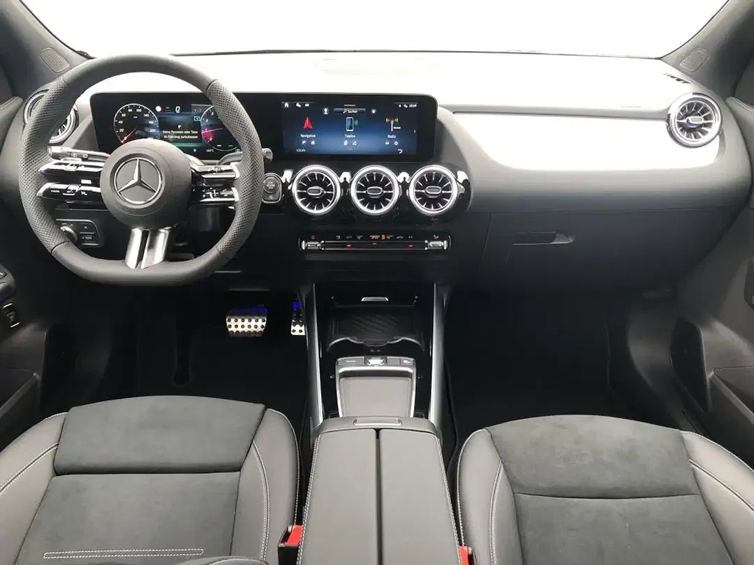 Mercedes-Benz GLA 200 AMG MBUX Night - Thumbnail 4