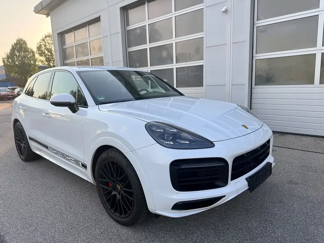 Porsche Cayenne GTS - Thumbnail 3