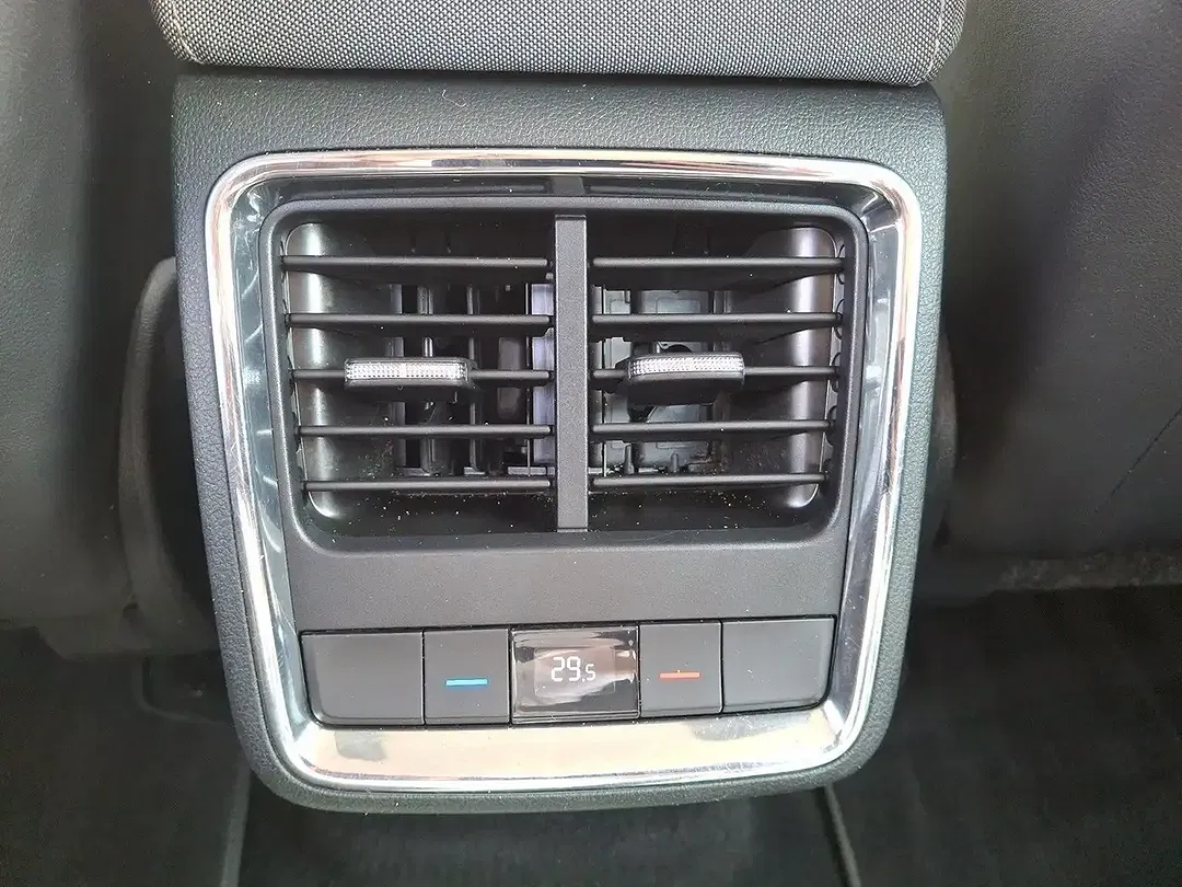 Skoda Enyaq 60 iV Loft - Thumbnail 13