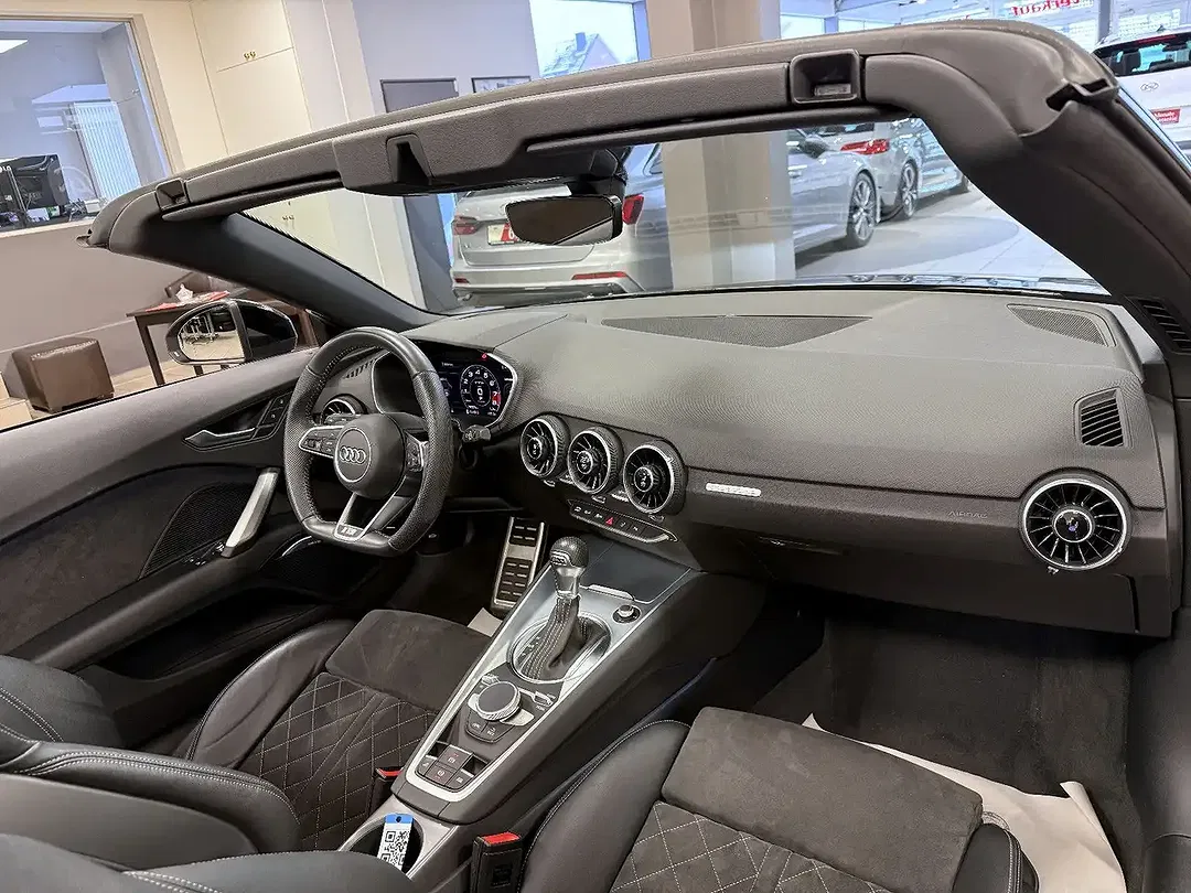 Audi TTS quattro Roadster - Thumbnail 11