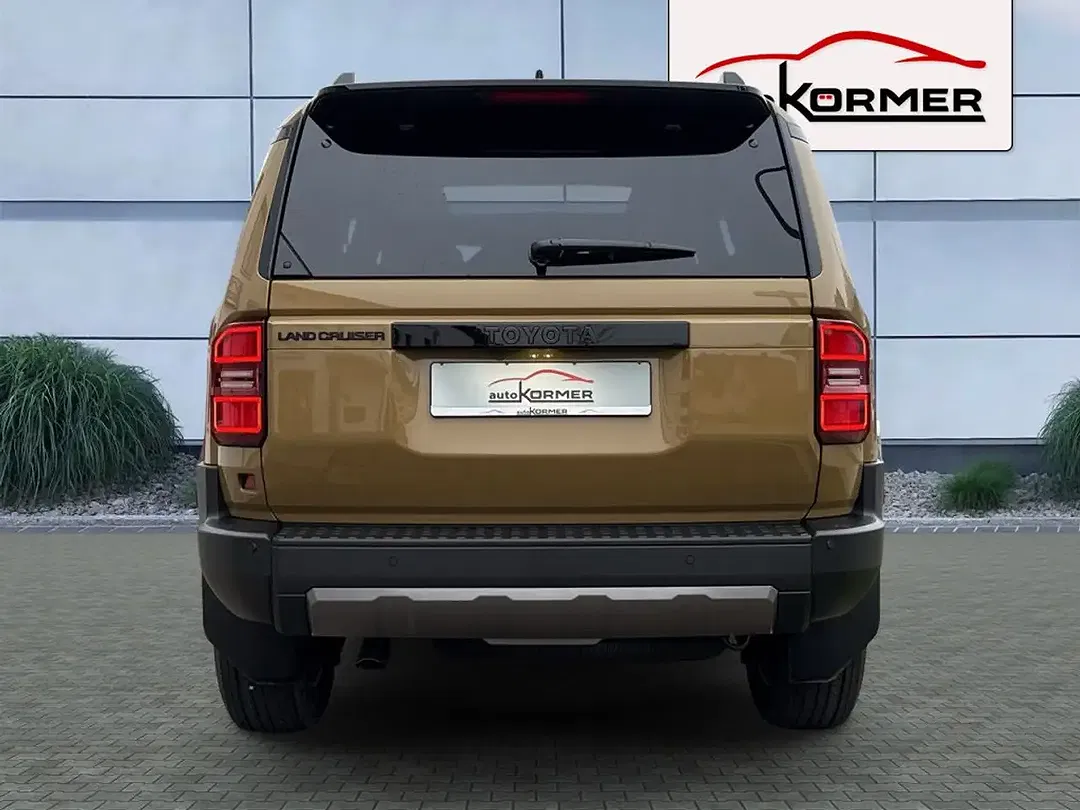 Toyota Land Cruiser - Thumbnail 3