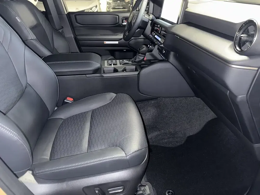 Toyota Land Cruiser - Thumbnail 8