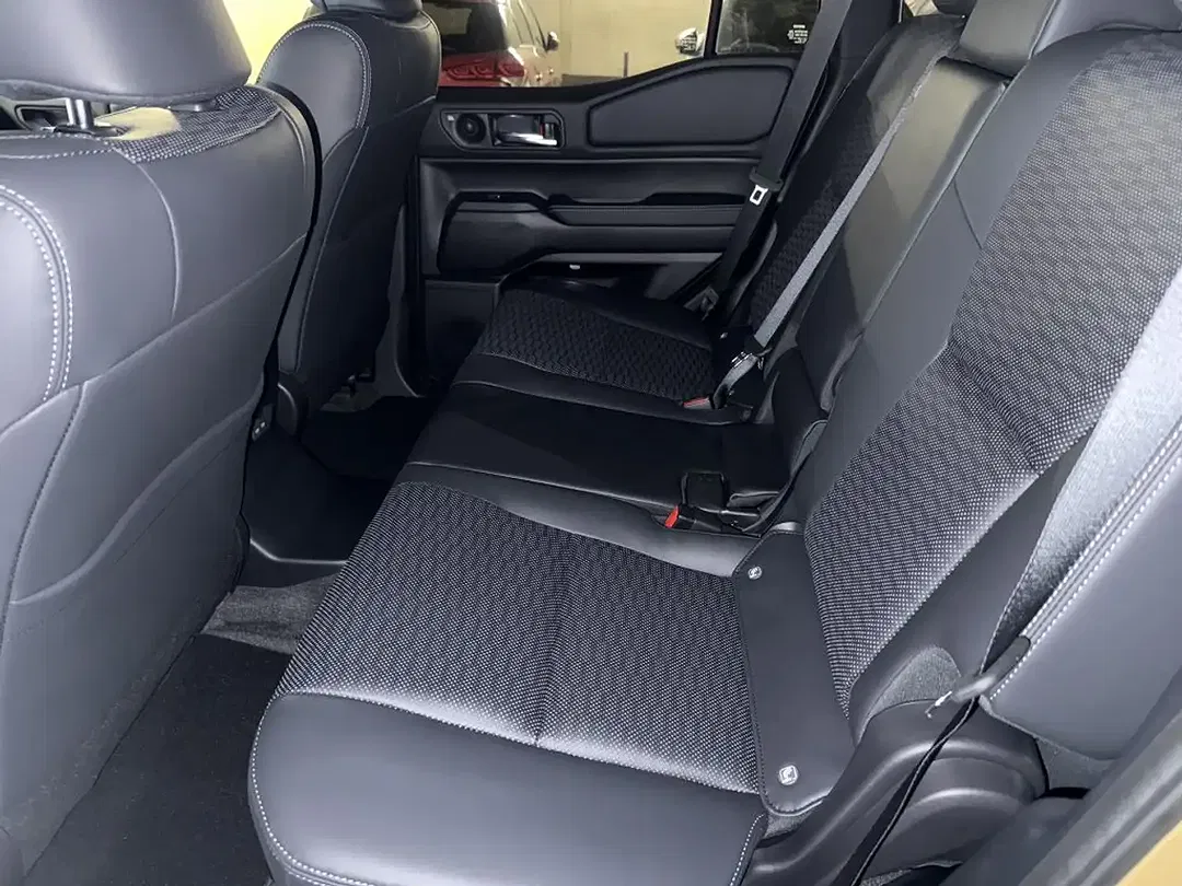 Toyota Land Cruiser - Thumbnail 9