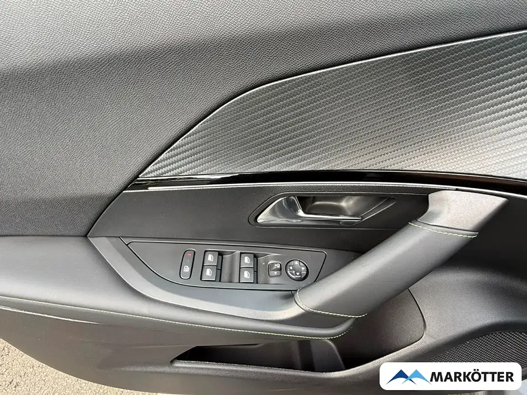 Peugeot 2008 GT - Thumbnail 11