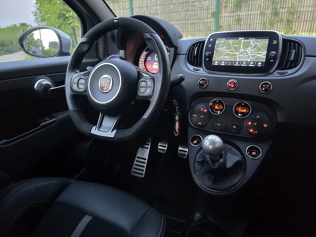 Abarth 695 1.4 T-Jet 70th Anniversario - Thumbnail 14