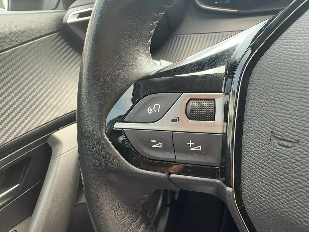 Peugeot 2008 136 EV Active - Thumbnail 12