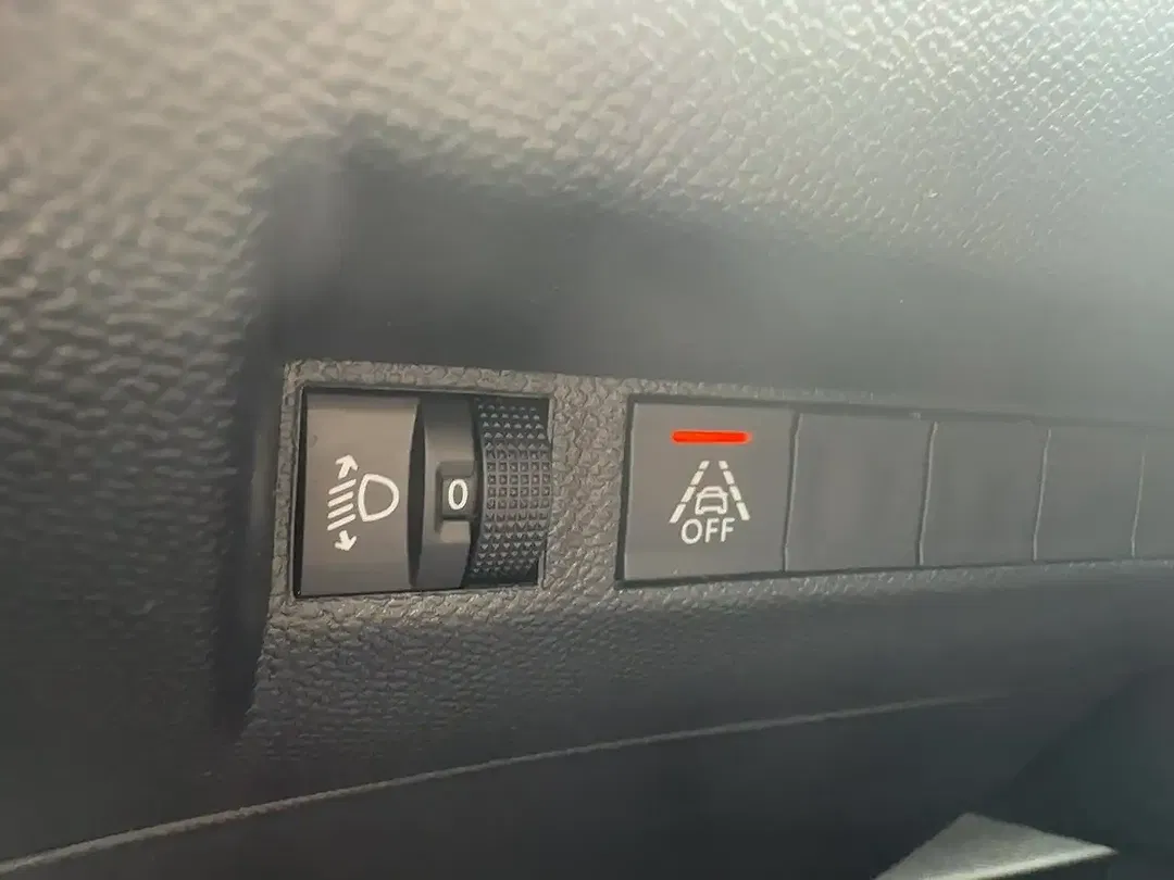 Peugeot 2008 136 EV Active - Thumbnail 13