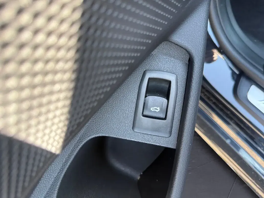 BMW 320 xDrive Touring M Sport - Thumbnail 7