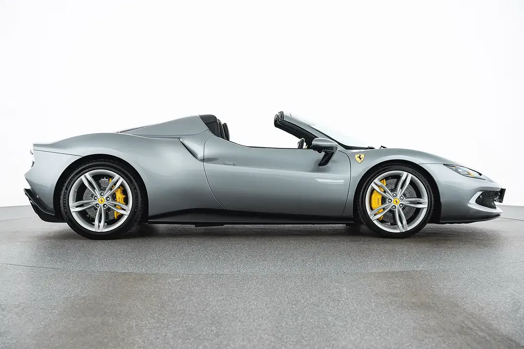 Ferrari 296 GTS - Thumbnail 4