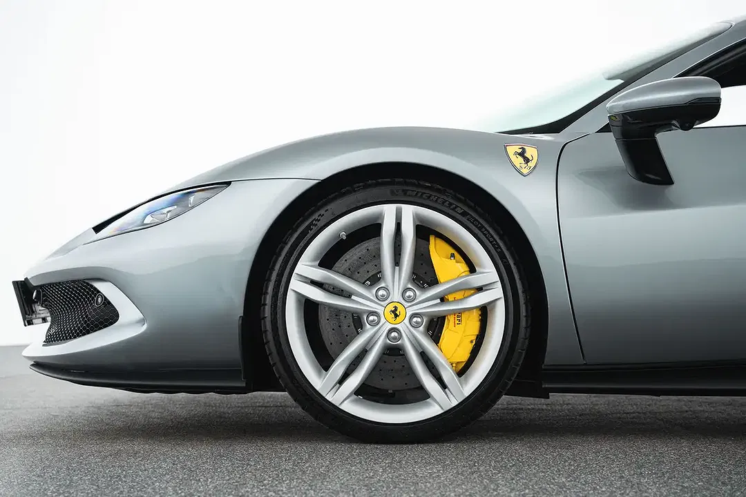 Ferrari 296 GTS - Thumbnail 9