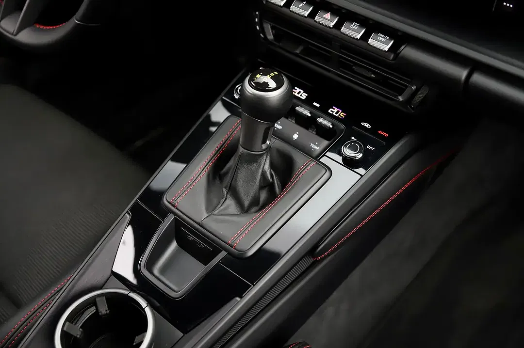 Porsche 992 GT3 Touring - Thumbnail 23