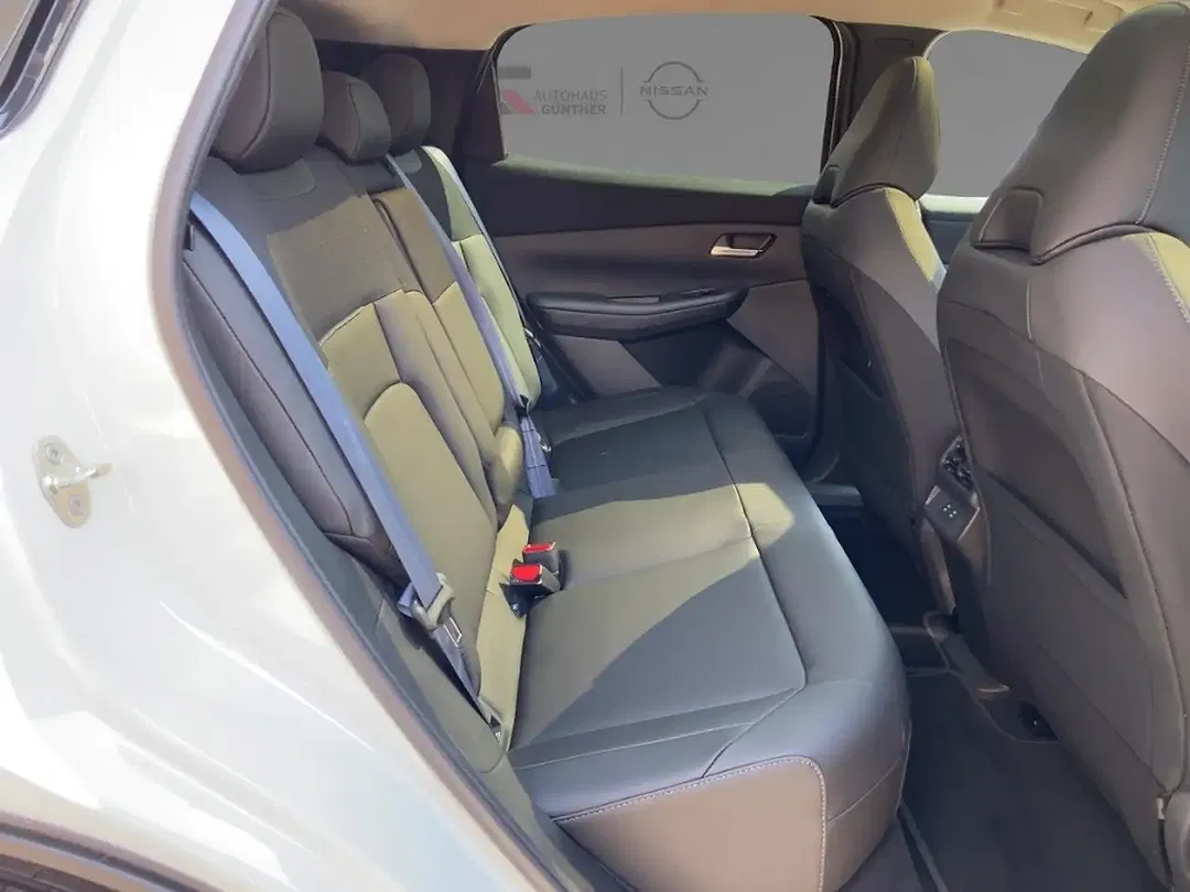 Nissan Leaf - Thumbnail 10