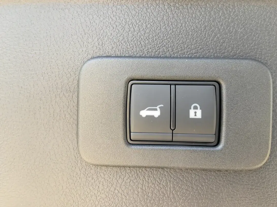 Nissan Leaf - Thumbnail 12