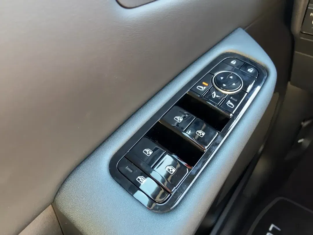 Nissan Leaf - Thumbnail 17