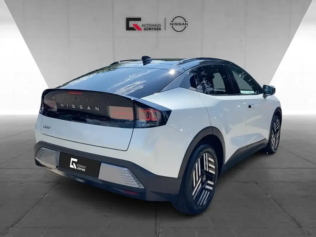 Nissan Leaf - Thumbnail 3