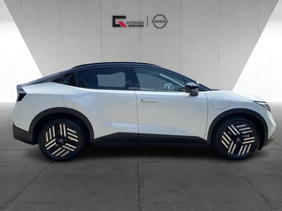 Nissan Leaf - Thumbnail 4