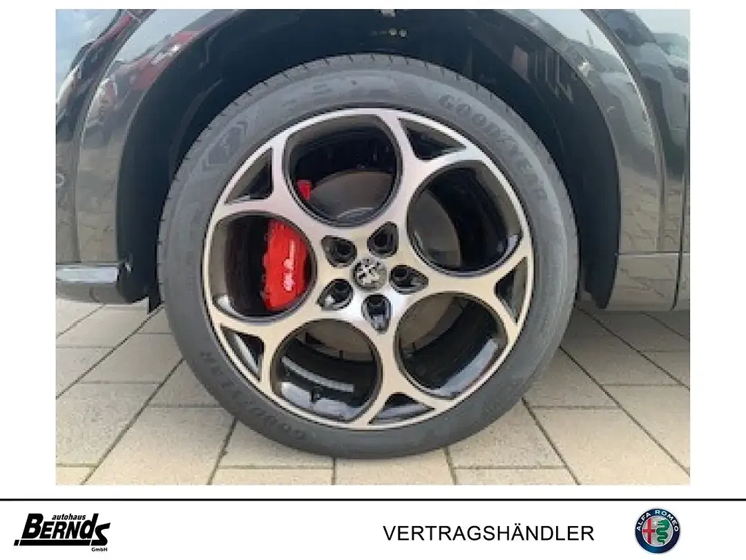 Alfa Romeo Tonale PHEV Q4 Veloce - Thumbnail 12