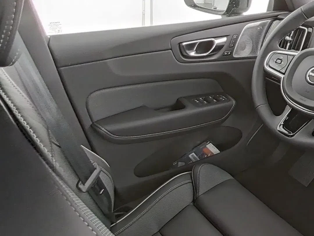 Volvo XC60 B5 AWD Ultra Dark - Thumbnail 12