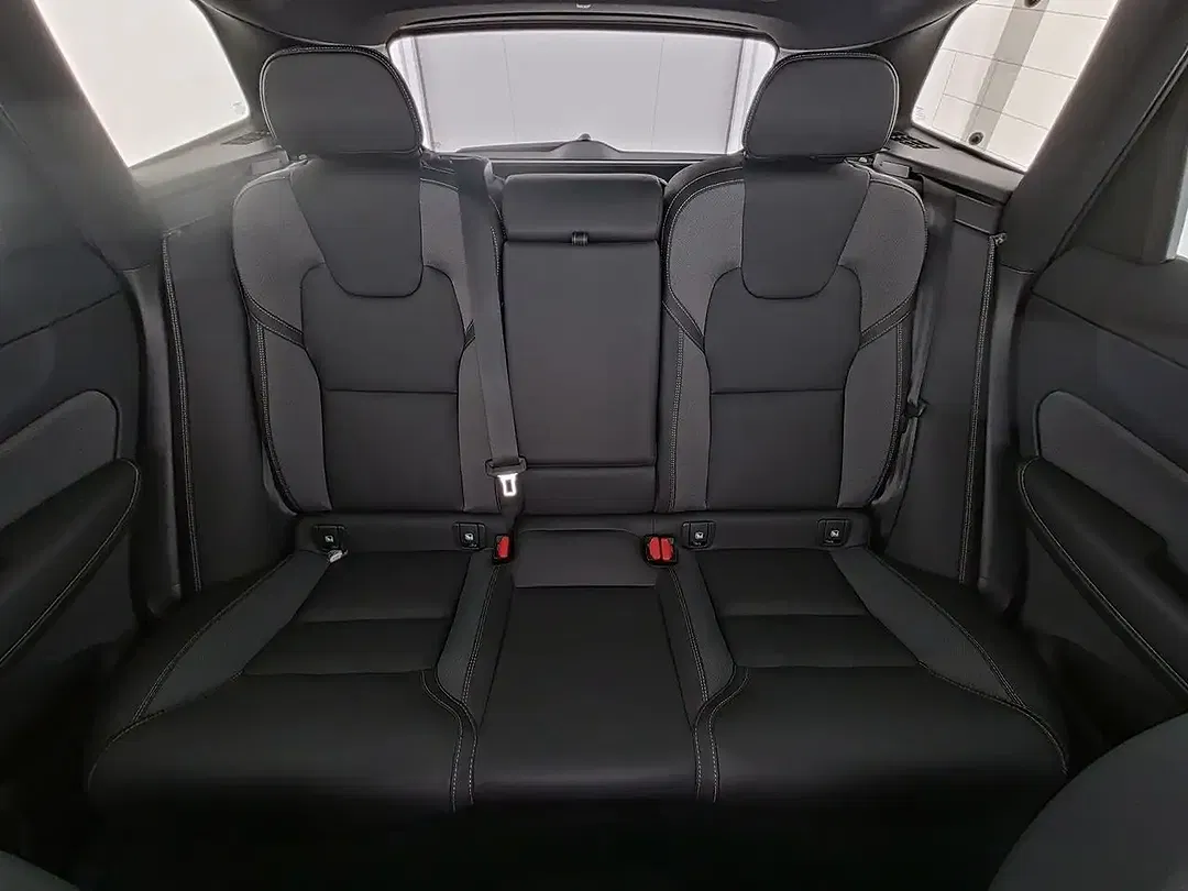 Volvo XC60 B5 AWD Ultra Dark - Thumbnail 13
