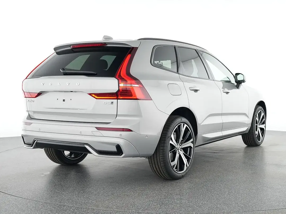 Volvo XC60 B5 AWD Ultra Dark - foto 2