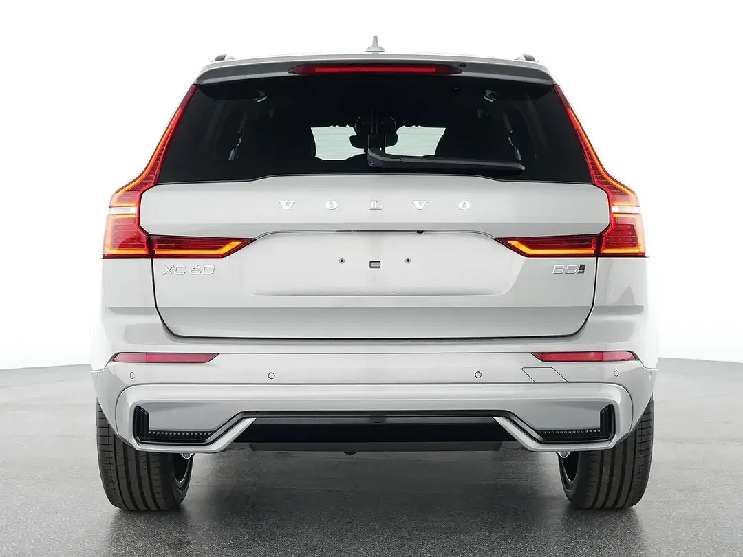 Volvo XC60 B5 AWD Ultra Dark - Thumbnail 3