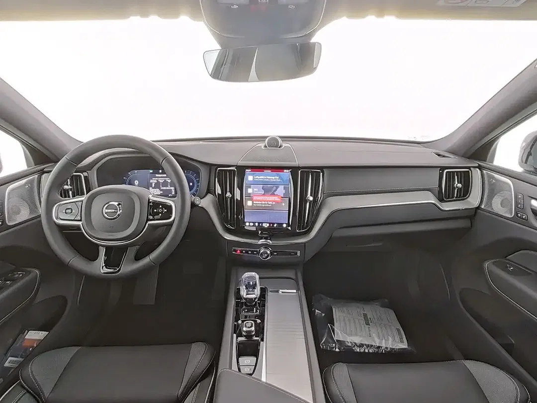 Volvo XC60 B5 AWD Ultra Dark - Thumbnail 5