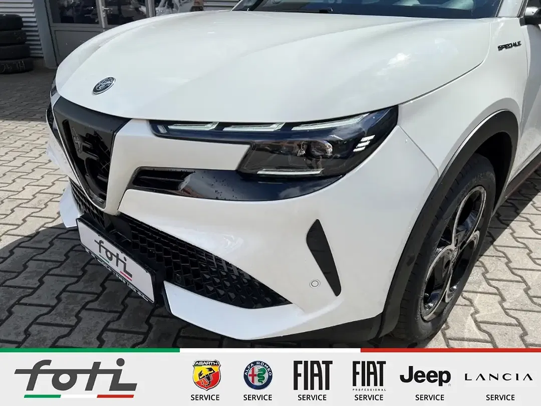 Alfa Romeo Junior 1.2 Ibrida AUT - Thumbnail 3