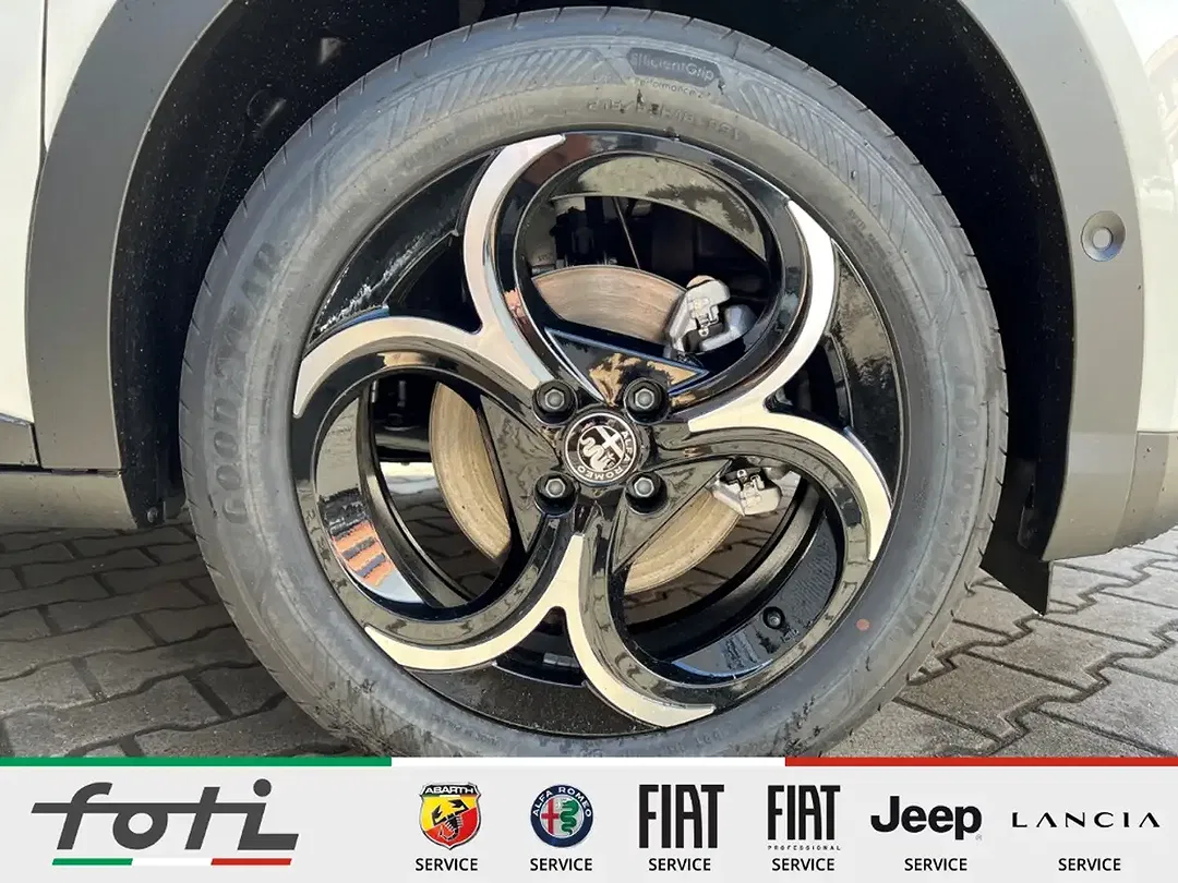Alfa Romeo Junior 1.2 Ibrida AUT - Thumbnail 4