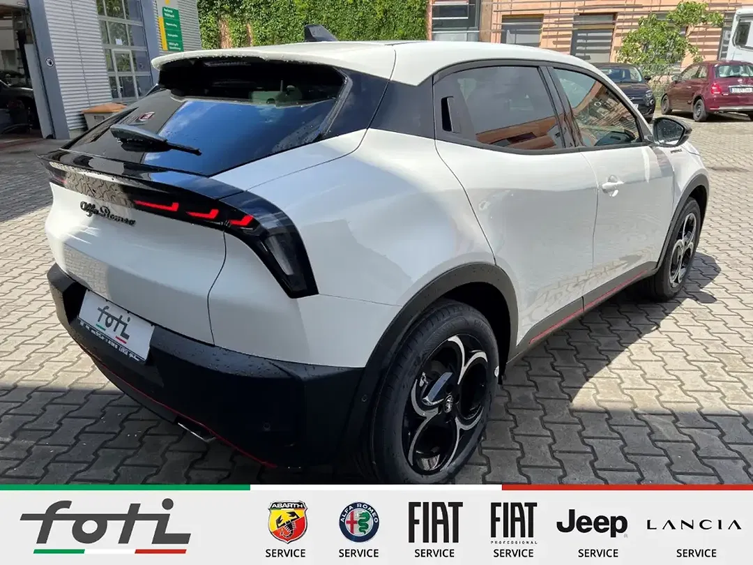 Alfa Romeo Junior 1.2 Ibrida AUT - Thumbnail 6