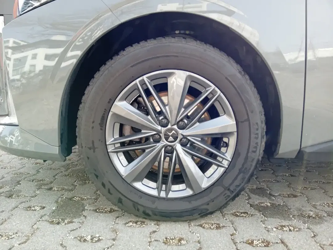 DS Automobiles DS 4 - Thumbnail 11