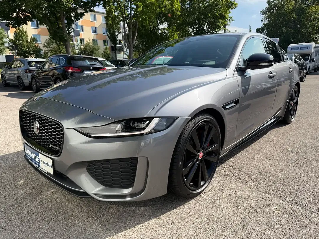 Jaguar XE R-Dynamic Black - foto 1