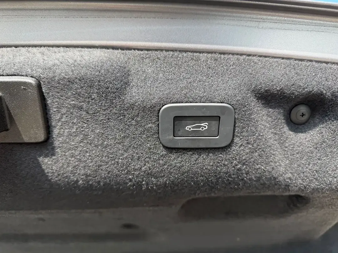Jaguar XE R-Dynamic Black - Thumbnail 12