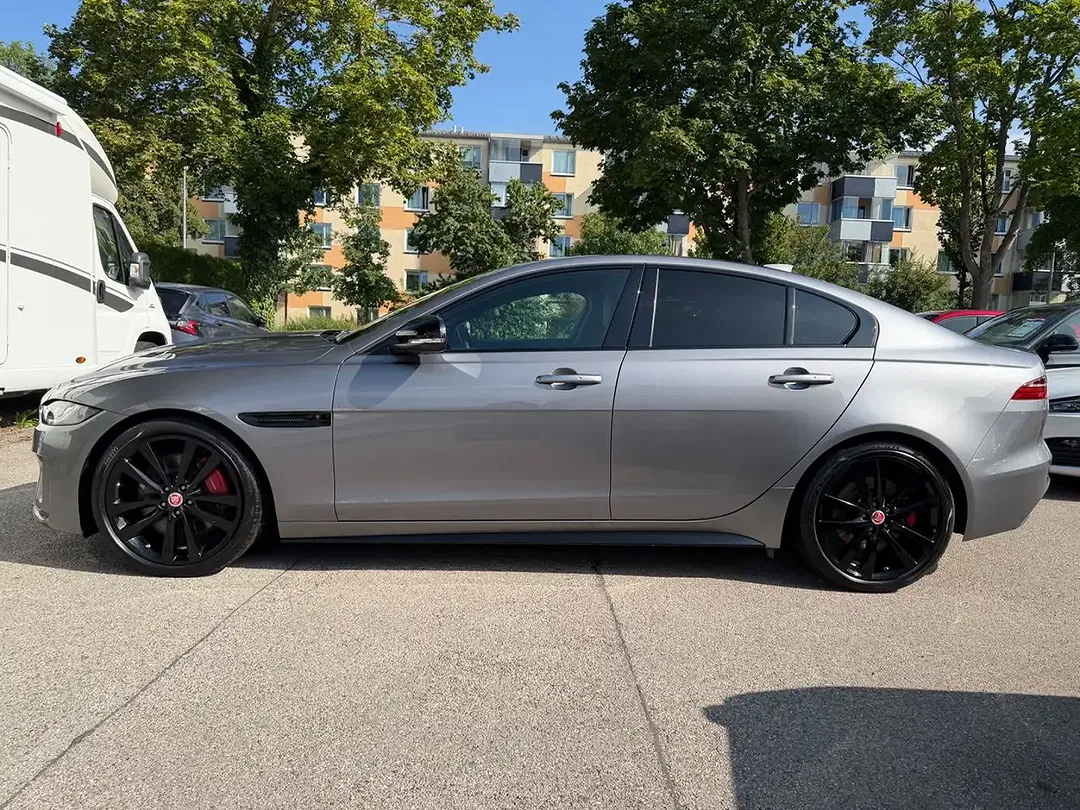 Jaguar XE R-Dynamic Black - foto 2