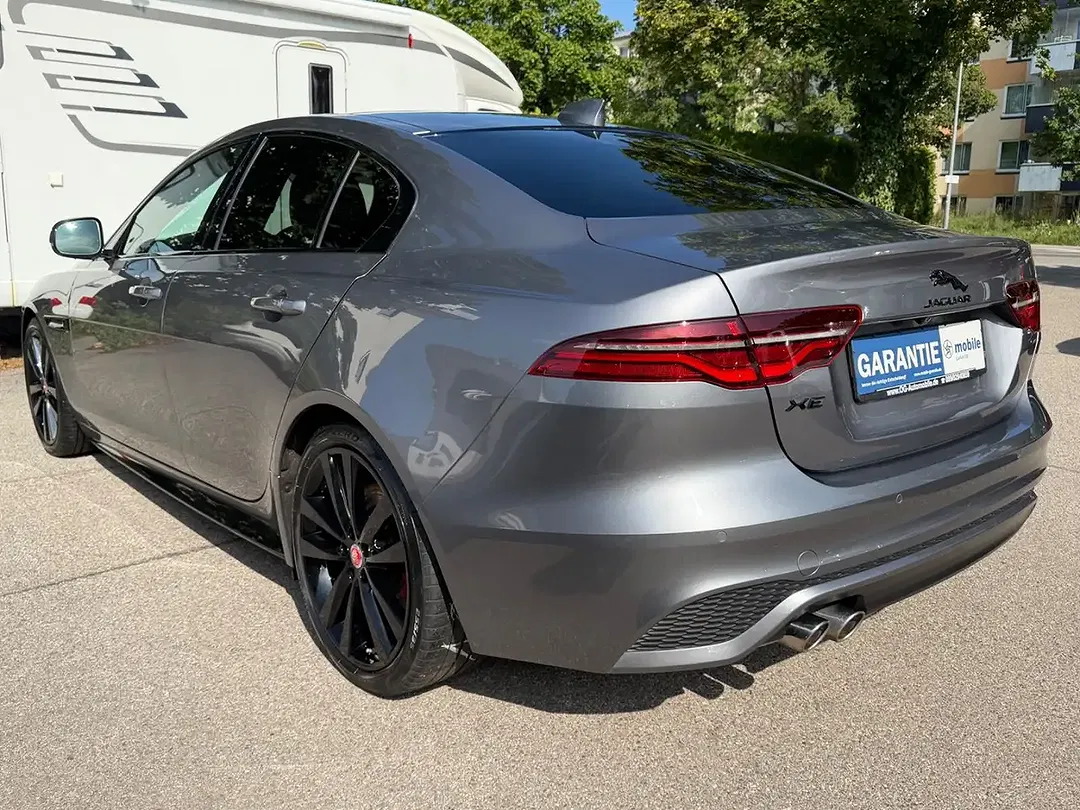 Jaguar XE R-Dynamic Black - Thumbnail 3