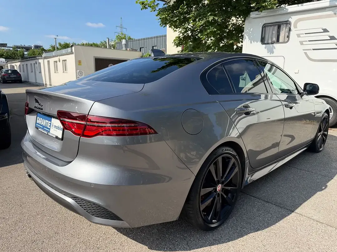 Jaguar XE R-Dynamic Black - Thumbnail 5