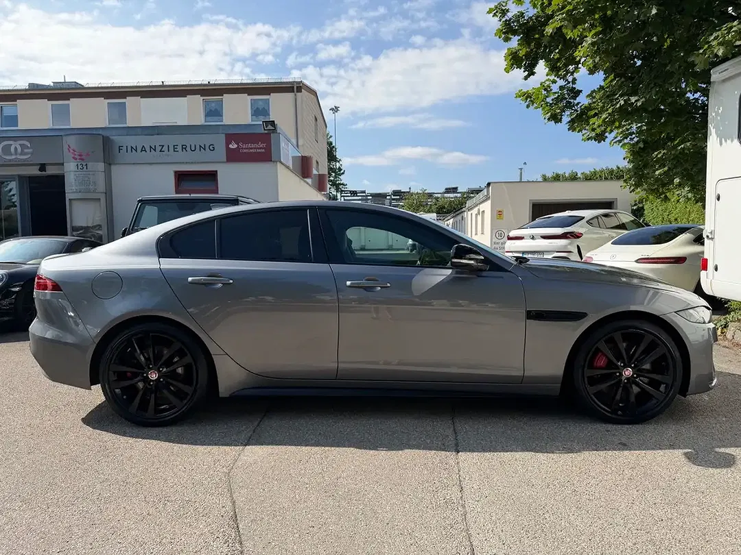 Jaguar XE R-Dynamic Black - Thumbnail 6