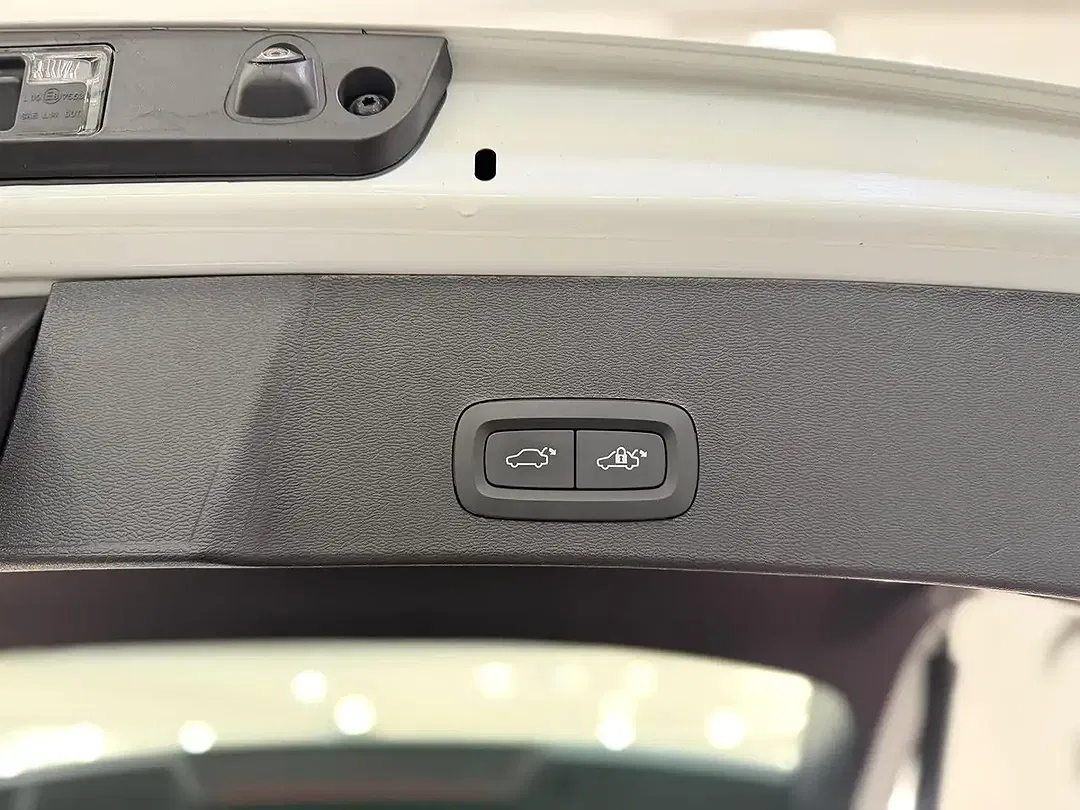 Volvo XC40 PHEV Hybrid Recharge - Thumbnail 14
