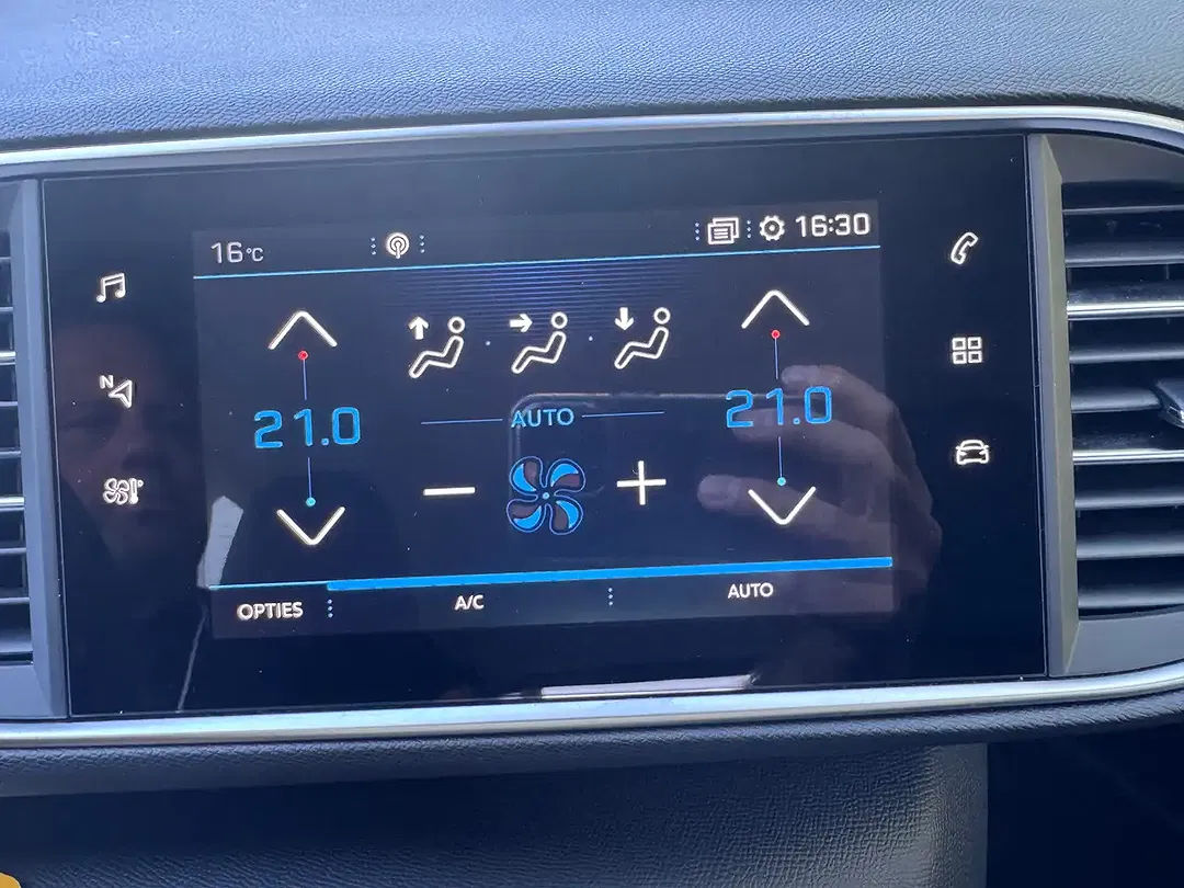 Peugeot 308 PureTech - Thumbnail 9