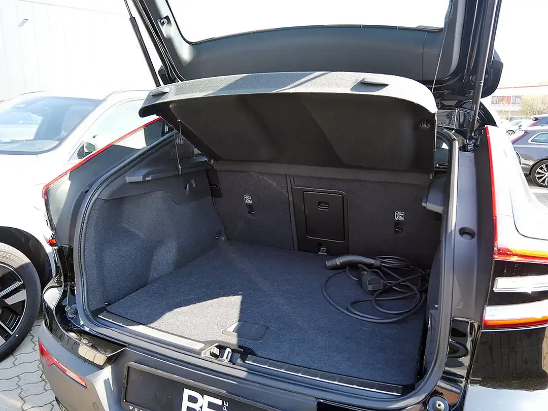 Volvo C40 EV Recharge Core - Thumbnail 6