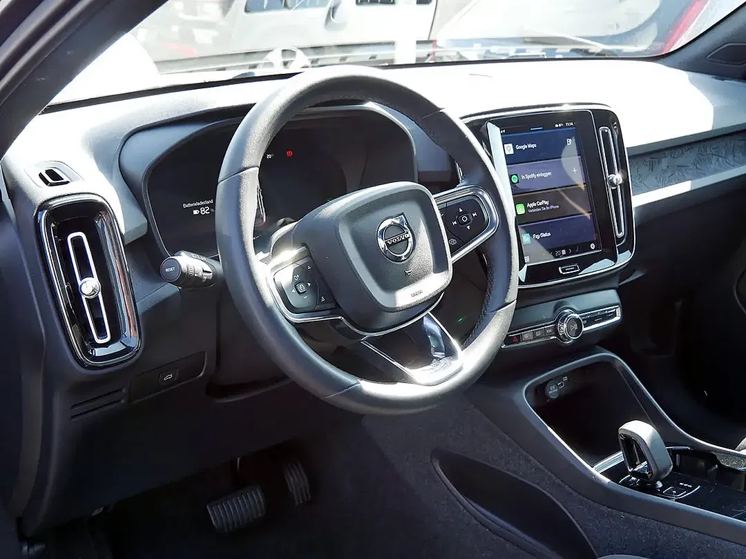 Volvo C40 EV Recharge Core - Thumbnail 7
