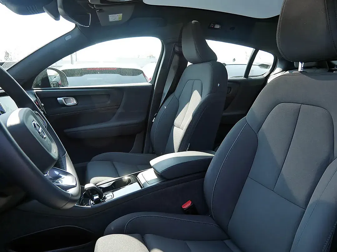 Volvo C40 EV Recharge Core - Thumbnail 8
