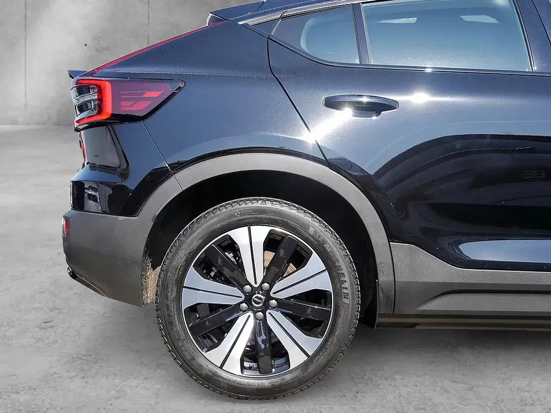 Volvo C40 EV Recharge Core - Thumbnail 3