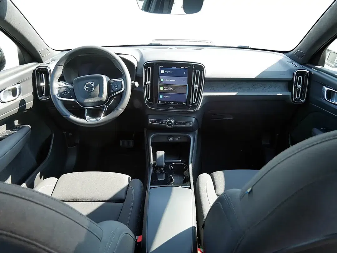 Volvo C40 EV Recharge Core - Thumbnail 5